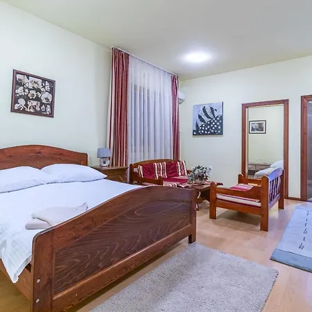 Kisduna étterem-panzió Bed and breakfast