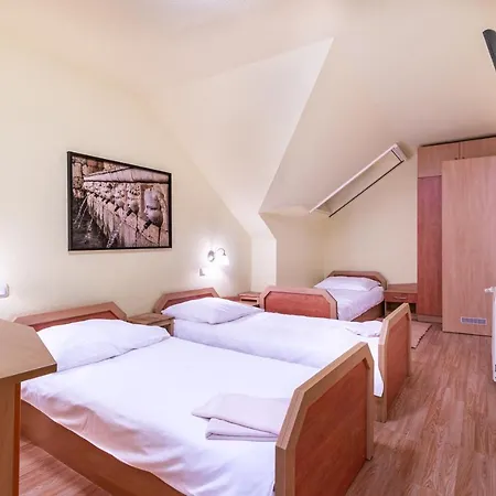 Kisduna étterem-panzió Bed and breakfast 3*