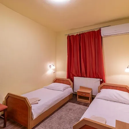 Kisduna Etterem-panzio Bed & Breakfast Dunaharaszti