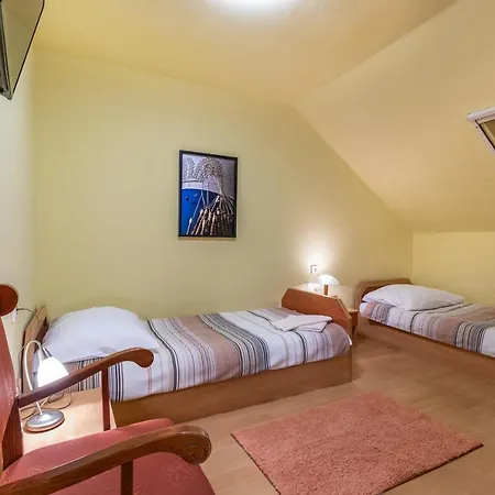 Kisduna étterem-panzió Bed and breakfast