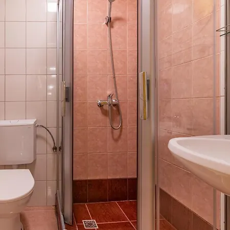 Kisduna Etterem-panzio Bed & Breakfast Dunaharaszti