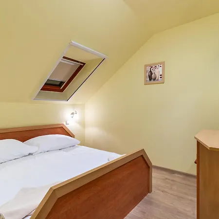 Kisduna Etterem-panzio Bed & Breakfast Dunaharaszti