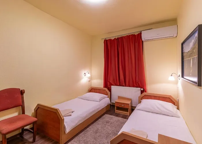 Kisduna Etterem-panzio 住宿加早餐酒店 多瑙豪劳斯蒂